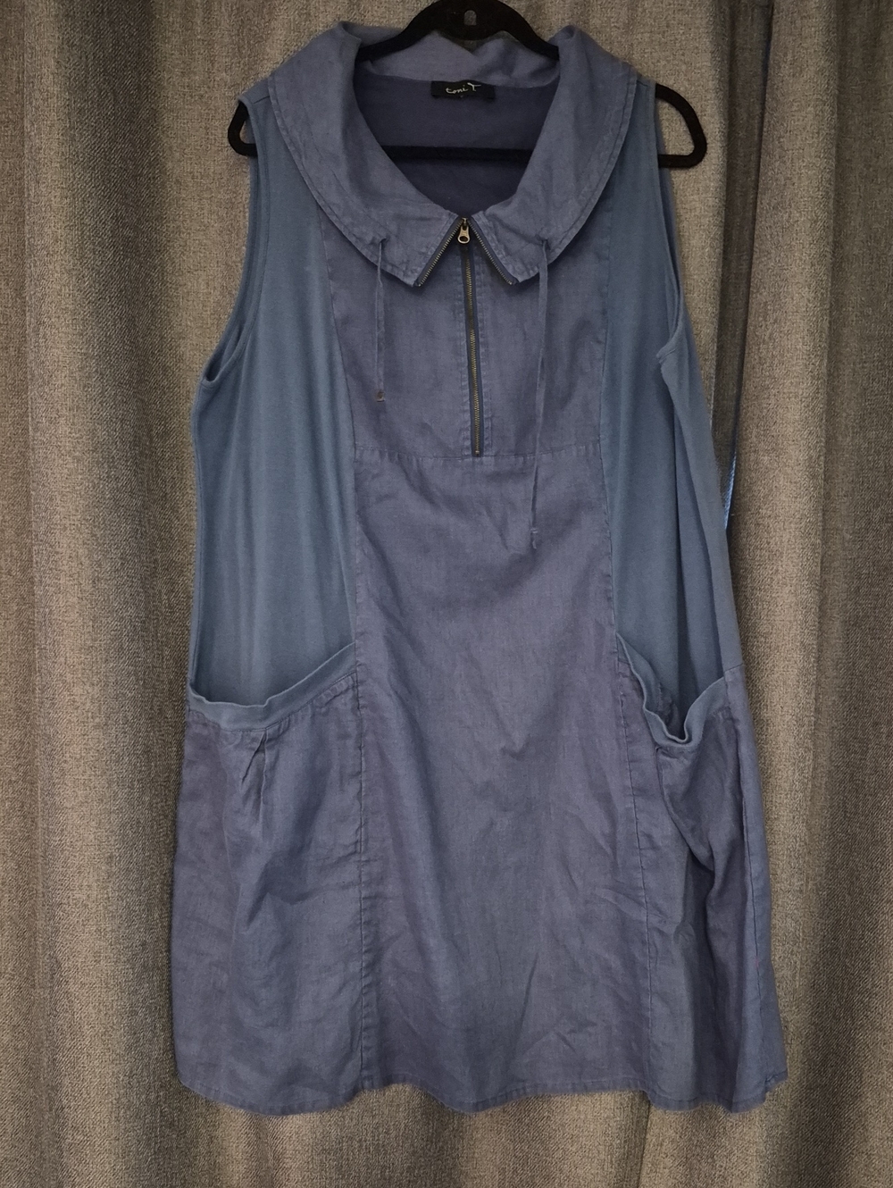 Casual Sleeveless Blue Tunic Top with Zip Collar